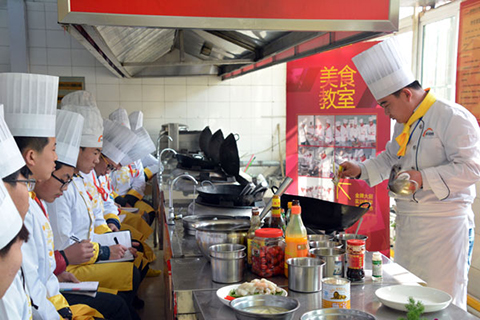 ��Ʒ�����У�С����Ǻ����ڴ�Ӵ