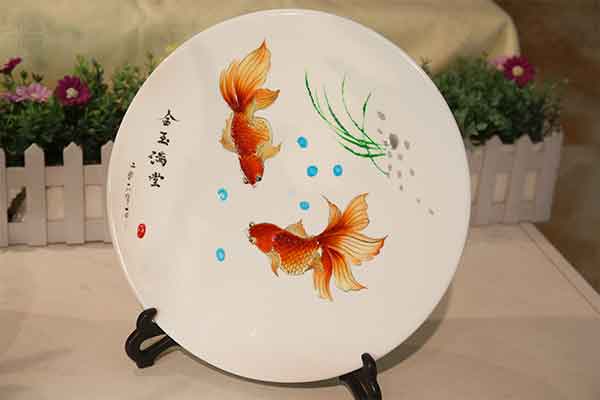 我校大师对于果酱画也是情有独钟.一副牡丹,娇艳中透着高贵.